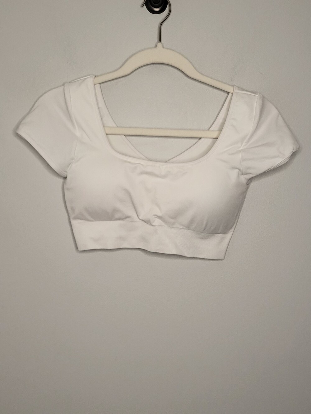 NVGTN White Scoop Neck Short Sleeve Crop Top